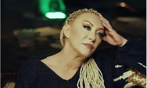 ARABESK MÜZİĞİN YILDIZI GÜLLÜ, BALKONDAN DÜŞEREK YAŞAMINI YİTİRDİ